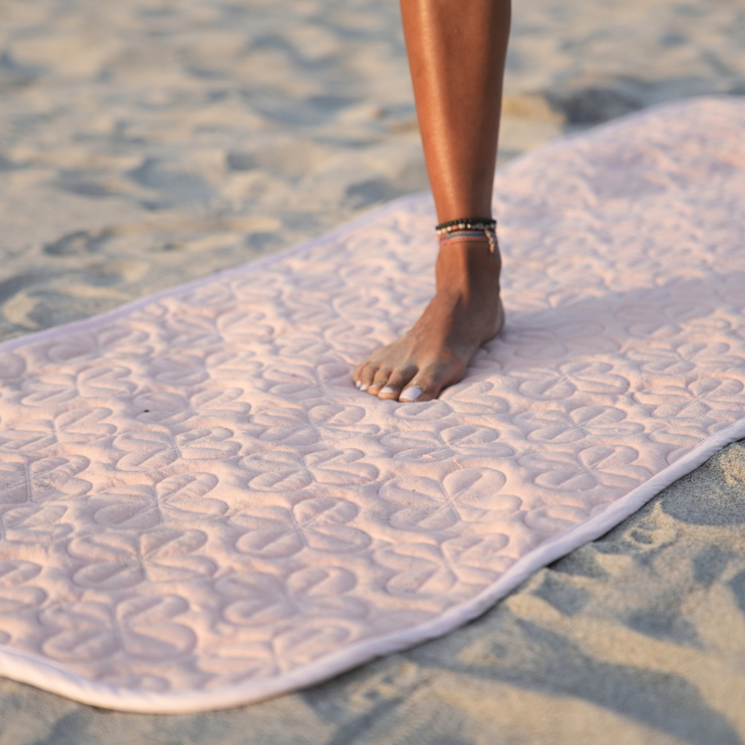 Kosmoh 'Manjistha' herb-infused foldable Yoga & Meditation Mat - Dreamy Pink, 100% Organic Handspun & Handwoven Khadi Cotton Yoga Mat I Sustainable & Eco-friendly mat